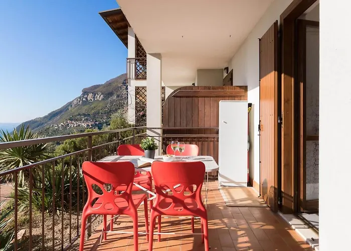 Panorama Apartment *